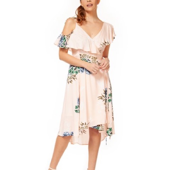 Dex blush floral asymmetrical wrap dress in Large - Picture 3 of 15